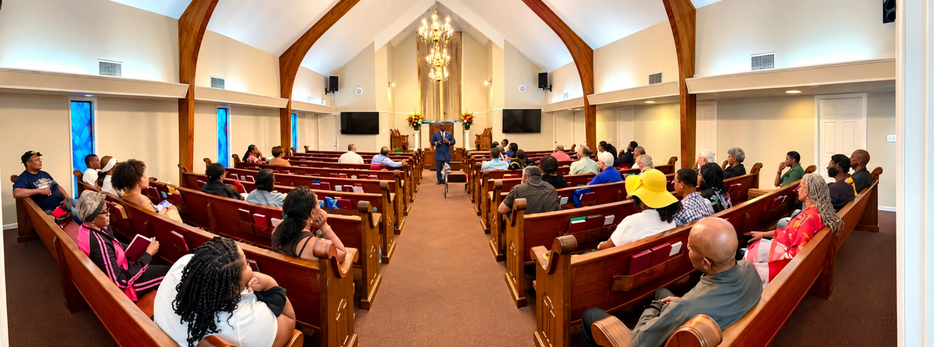 The congregation gathered for worship in the Glen Arvin Ave sanctuary